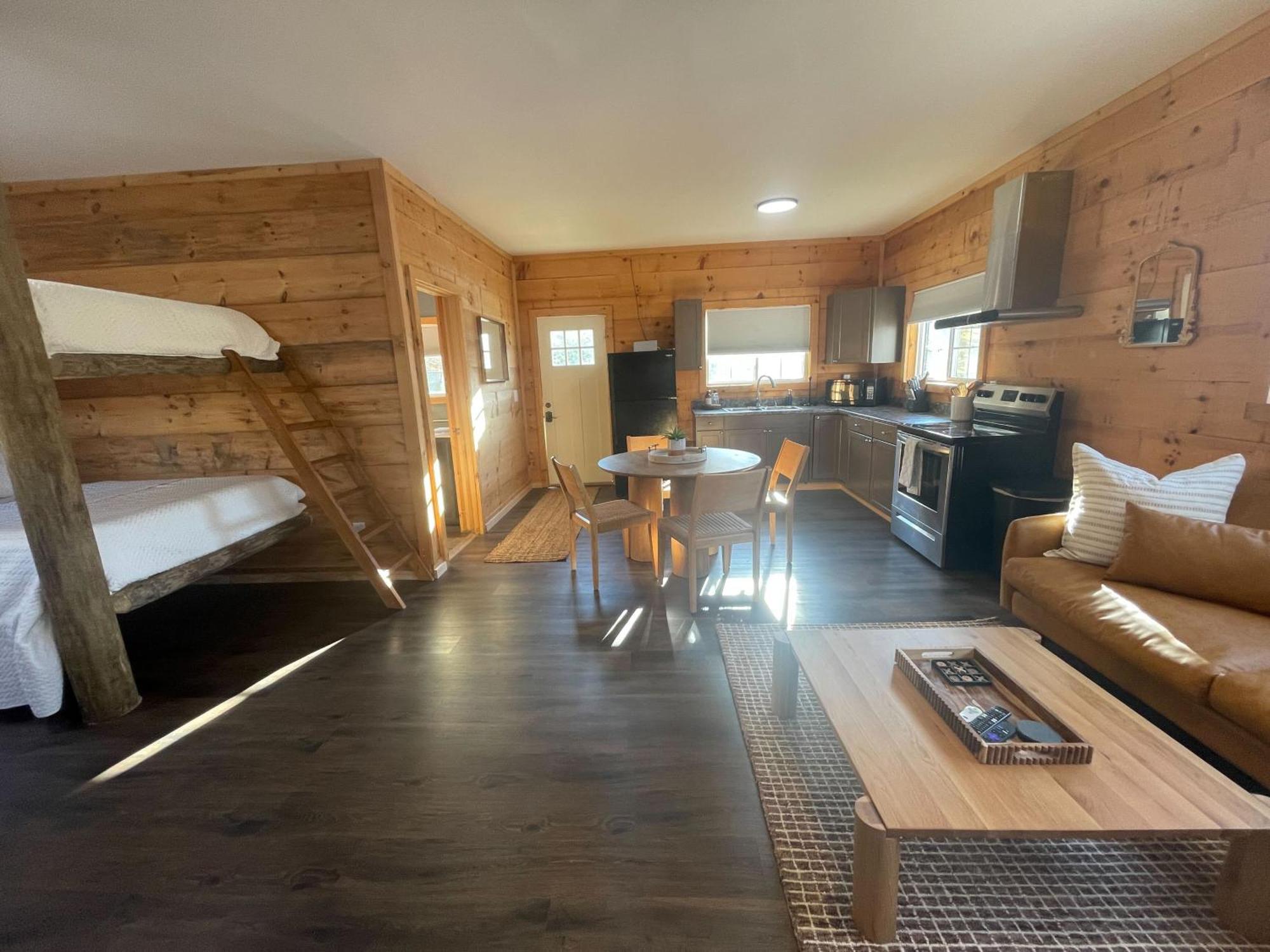 Pine Creek Cabins & Camping Resort South Bloomingville Екстер'єр фото